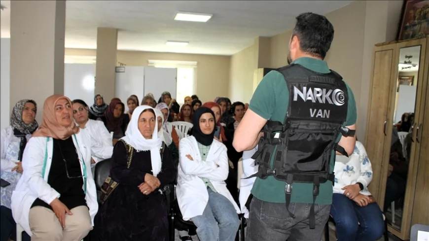 Van'da 22 Bin Anneye Uyuşturucuyla Mücadele Eğitimi: 'Bu İlleti Polis ve Vatandaş El Ele Bitirelim