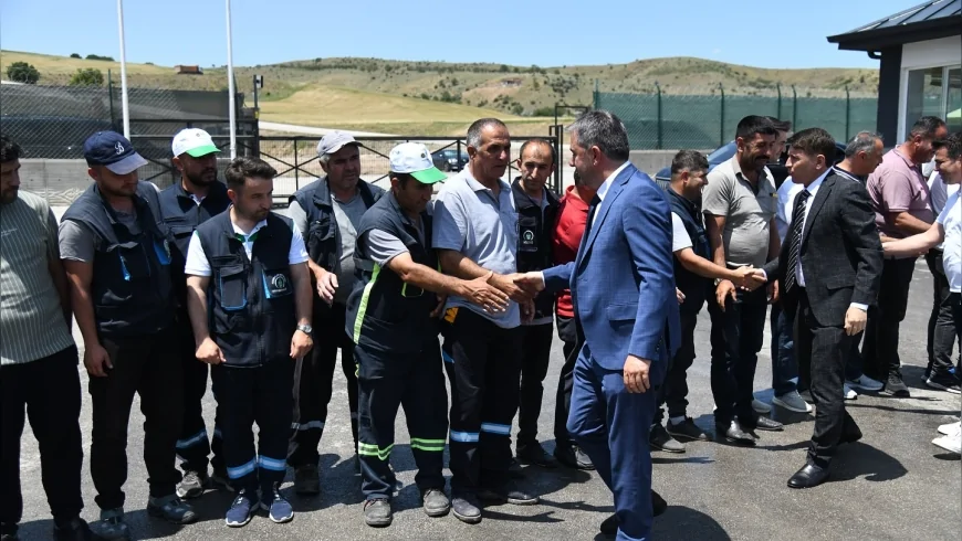 Ertuğrul Çetin Kurban Bayramı Sonrası Personelle Sahada Bayramlaştı