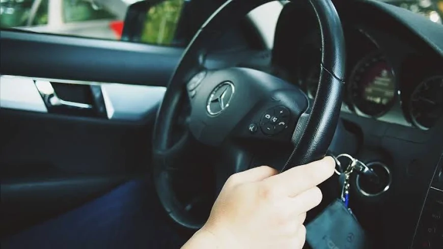 Otomobil Tarihinde İlginç Değişim: Direksiyon Sağdayken Neden Sola Alındı?