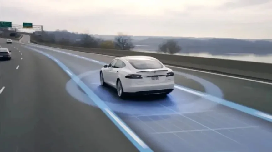 Tesla'nın 'Autopilot' Özelliği Gerçekten Ne Kadar Otonom? Sürücüsüz Sürüş İddiası Tartışma Yaratıyor