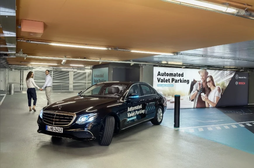 Sürücüsüz Park Dönemi: Otomatik Park Sistemi Aracı Kendi Kendine Park Ediyor