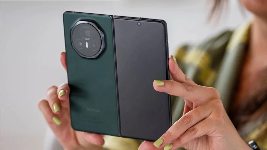 Honor Magic V5 geliyor: 'Batarya devrim yaratacak, incelik sınırları zorlanıyor'