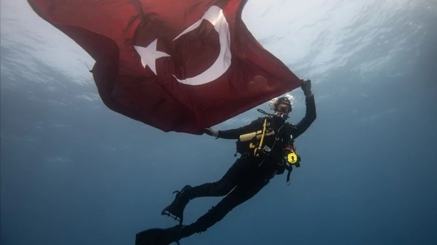 Jandarma Teşkilatı'nın 186’ncı yılı su altında kutlandı: 30 metre derinlikte pankart açıldı