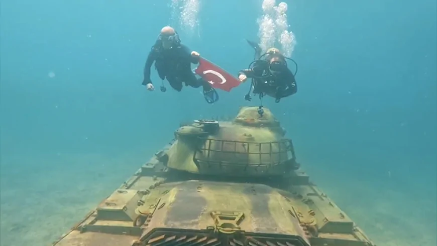 Saros Körfezi'nde Batık Tanka Dalış Yapan Jandarma Su Altında Pankartla Mesaj Verdi