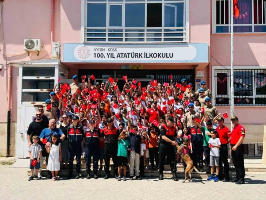 Aydın’da Jandarmadan Tatil Sürprizi: Hem Bilgilendirdiler Hem Sevindirdiler