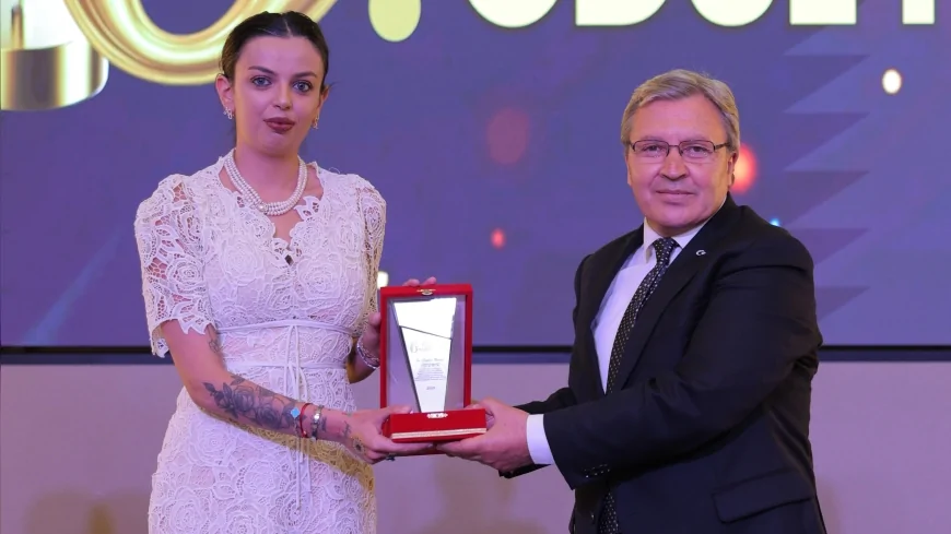 Feramuz Üstün, Merhamet ve Emek Ödül Töreni’nde Konuştu: ‘Bu Yılki Katılım, Toplumun Merhamete Duyduğu İhtiyacın Göstergesidir’