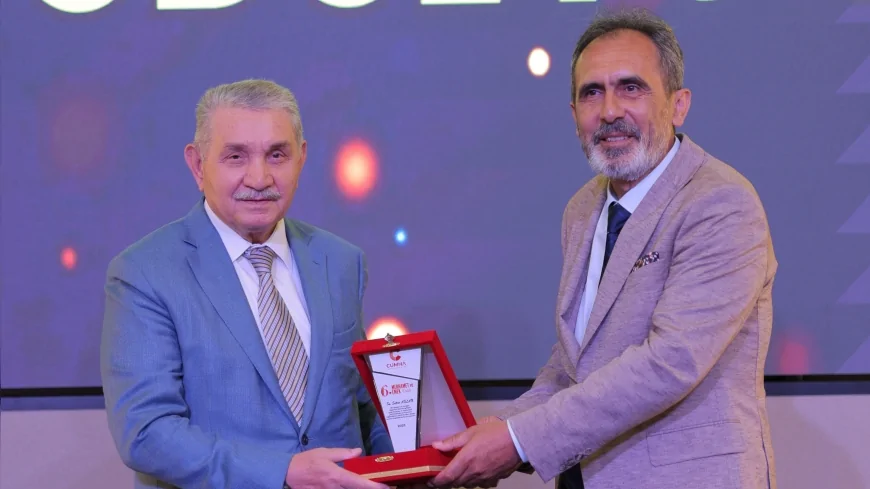Öz Orman-İş Sendikası Genel Başkanı Settar Aslan, Merhamet ve Emek Ödül Töreni’nde Konuştu: ‘Bu Değerleri Eczanelerde Arar Hale Geldik’
