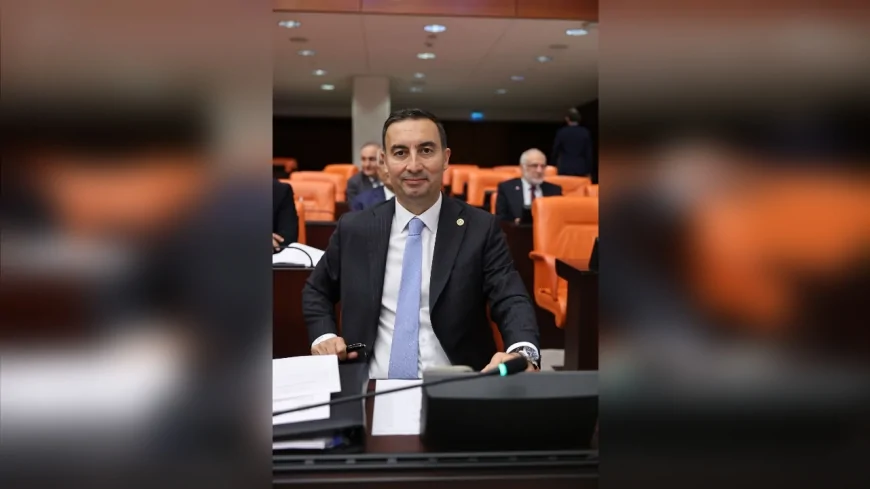 İYİ Parti İstanbul Milletvekili Burak Akburak: 'Bir baba çocuğu kazanmasın diye dua ediyor, Türkiye'nin gücü gençlerinin hayal kurabildiği bir gelecekten gelir'