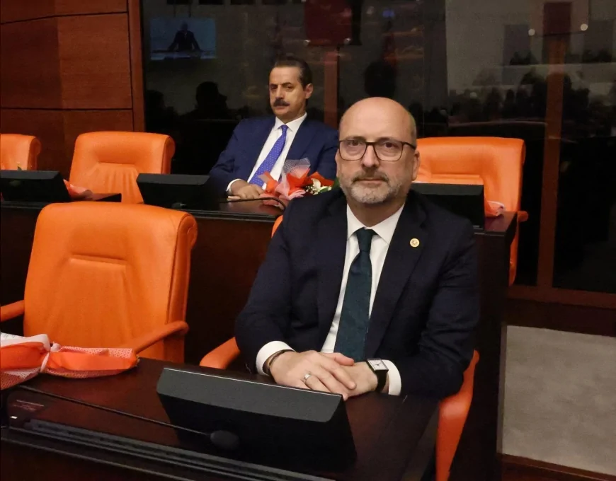 AK Parti’li Oğuz Üçüncü: ‘Hiç kimse Türkiye’yi başka bir ülkeyle karıştırmasın, barış için hazırız ama savunmadan da vazgeçmeyiz’