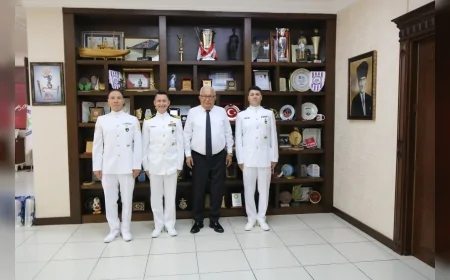 TCG Pirireis Denizaltı Komutanları’ndan Başkan Posbıyık’a Nezaket Ziyareti