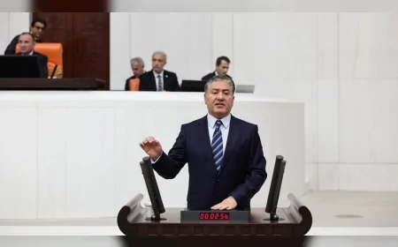 CHP’li Murat Emir miting sonrası sahneden düştü, omurga kemiklerinde kırık oluştu
