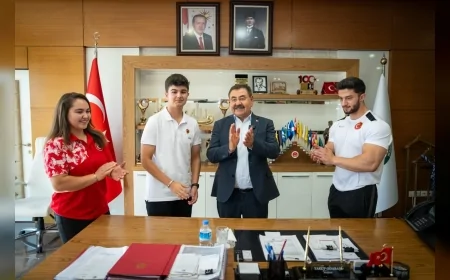 Gölbaşı'nda ulusal ve uluslararası başarı kazanan sporculara cumhuriyet altını verildi