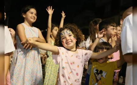 Kepez’de yaz akşamları kültürle buluşuyor: “Sahne Kepez” Kütükçü Mahallesi’ne konuk oldu