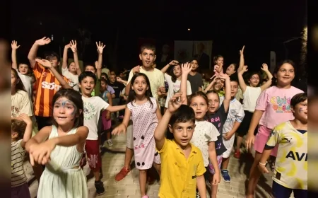 Özgürlük Mahallesi’nde kültür gecesi: “Sahne Kepez” çocuklar ve aileleri buluşturdu