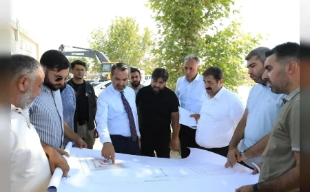 Başkan Şerifoğulları Elazığ’da iki büyük projeyi sahada inceledi: Hazardağlı Kavşağı ve Doğu Park çalışmaları sürüyor