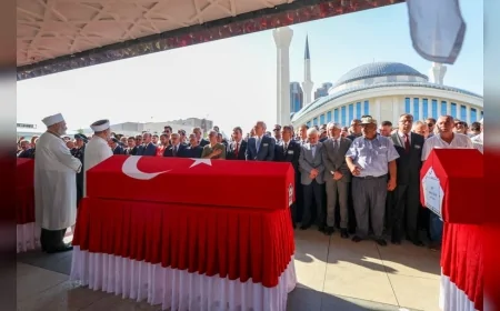 CHP Genel Başkanı Özgür Özel, Eskişehir yangınında şehit olan AKUT gönüllülerinin cenaze törenine katıldı