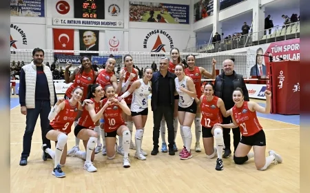 Muratpaşa Belediyespor Kadın Voleybol Takımı Bir Sezonluk Aranın Ardından 1. Lige Döndü