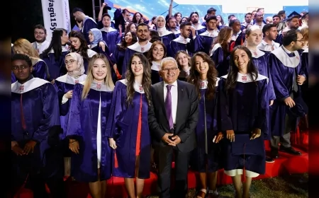 11. Cumhurbaşkanı Gül ve Başkan Büyükkılıç, AGÜ mezuniyet töreninde öğrencilerin coşkusuna katıldı