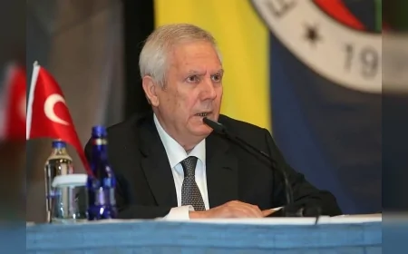 Aziz Yıldırım başkanlığa aday olmayacağını duyurdu, Ali Koç yönetimine sert eleştiriler yöneltti