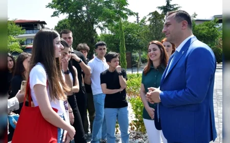 Bornova Belediyesi'nin ücretsiz eğitim desteğiyle yüzlerce öğrenci hedeflerine yaklaştı