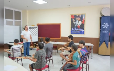 Aydın’da Çocuklar ve Gençler Yaz Kurslarında Bağlama Öğreniyor