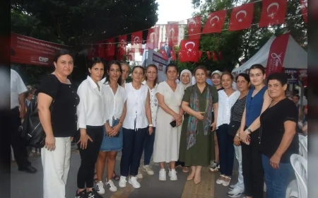 CHP Adana Kadın Kolları: “Adalet nöbetinin ilk gününden bu yana alanlarda kararlılıkla duruyoruz”