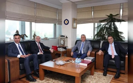 İYİ Parti heyeti, TESK Başkanı Palandöken ile esnafın sorunlarını görüştü