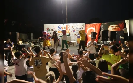 Kepez’in “Sahne Kepez” etkinliği Duraliler Mahallesi’nde kültür ve eğlence dolu akşam yaşattı