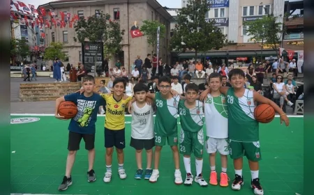 Giresun'da sokak basketbolu heyecanı yarı final eşleşmeleriyle zirveye ulaştı