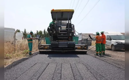 Çankaya’da yoğun asfalt çalışmaları sürüyor, 100 bin ton hedefiyle yollar yenileniyor