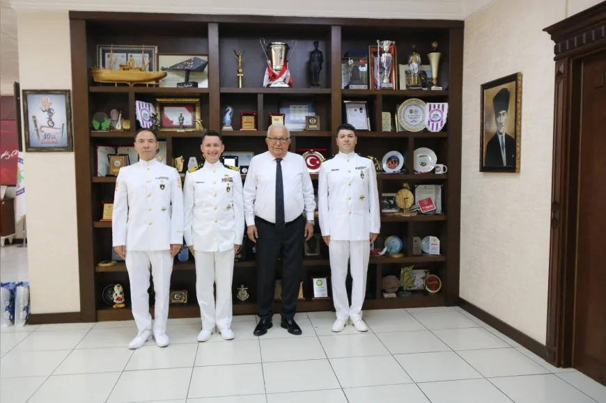 TCG Pirireis Denizaltı Komutanları’ndan Başkan Posbıyık’a Nezaket Ziyareti