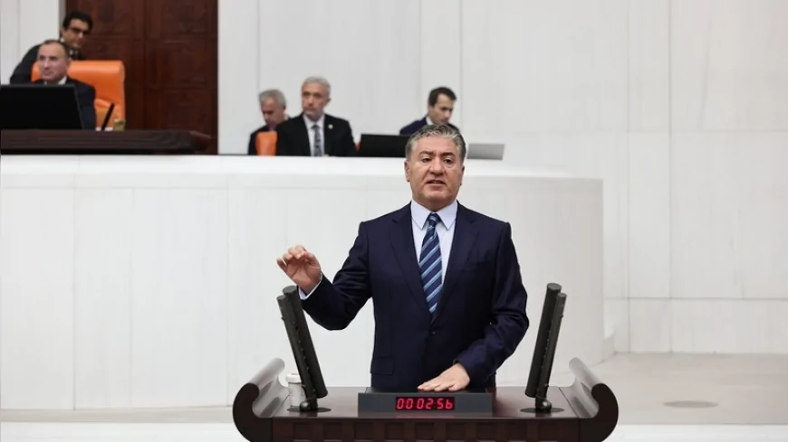 CHP’li Murat Emir miting sonrası sahneden düştü, omurga kemiklerinde kırık oluştu