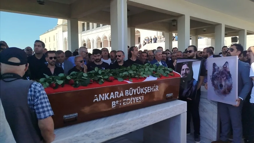 Gazeteci-yazar Nihat Genç için Ankara'da cenaze töreni düzenlendi, Gölbaşı Mezarlığı’nda defnedildi
