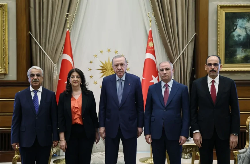 Erdoğan, DEM Parti milletvekilleri Buldan ve Sancar ile Cumhurbaşkanlığı Külliyesinde görüştü