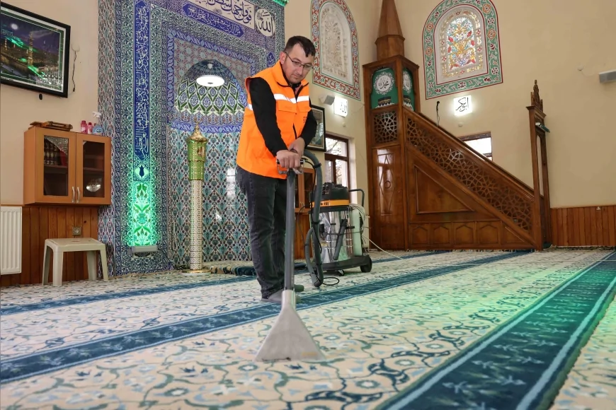 Bayram öncesi Gölbaşı genelinde mezarlık, cami ve ortak alanlarda temizlik yoğunlaştı