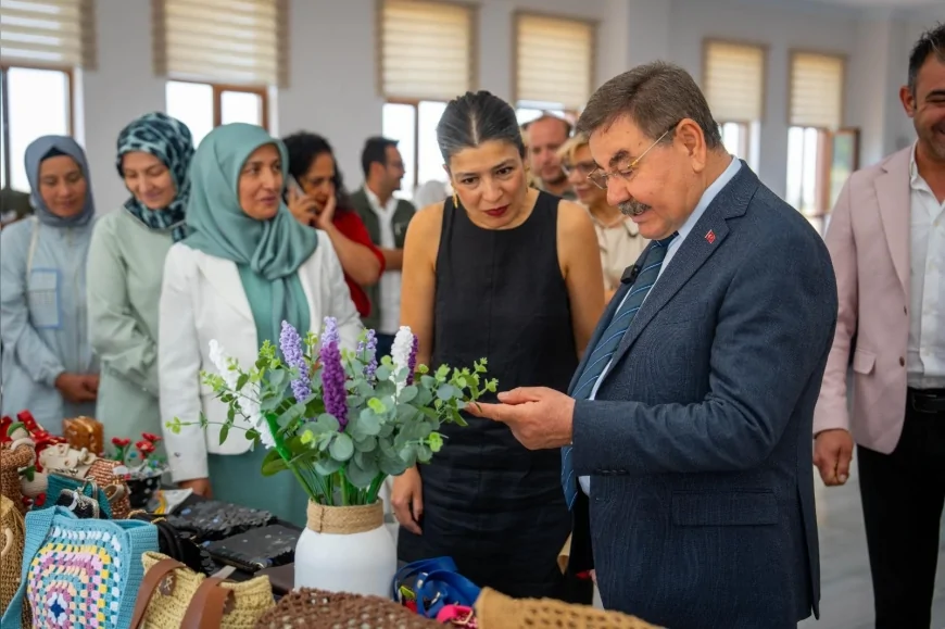 Gölbaşı’nda 24 Dalda Eğitim Alan Kursiyerlerin El Sanatları Sergisi Açıldı
