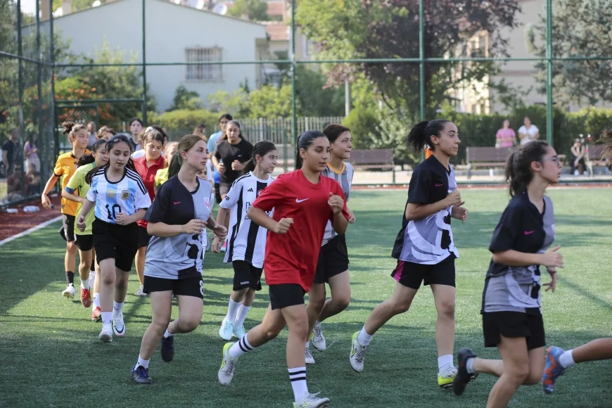 Ankara’da 7-13 yaş arası kız çocukları için ücretsiz futbol okulu başladı