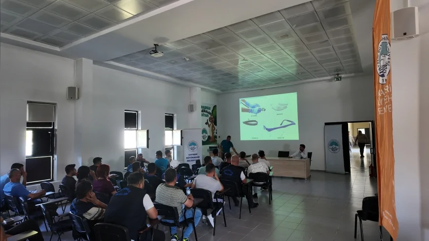 Kayseri Büyükşehir Belediyesi’nden İlçe Belediyelerine Sokak Hayvanlarını Toplama Eğitimi ve Mama Desteği