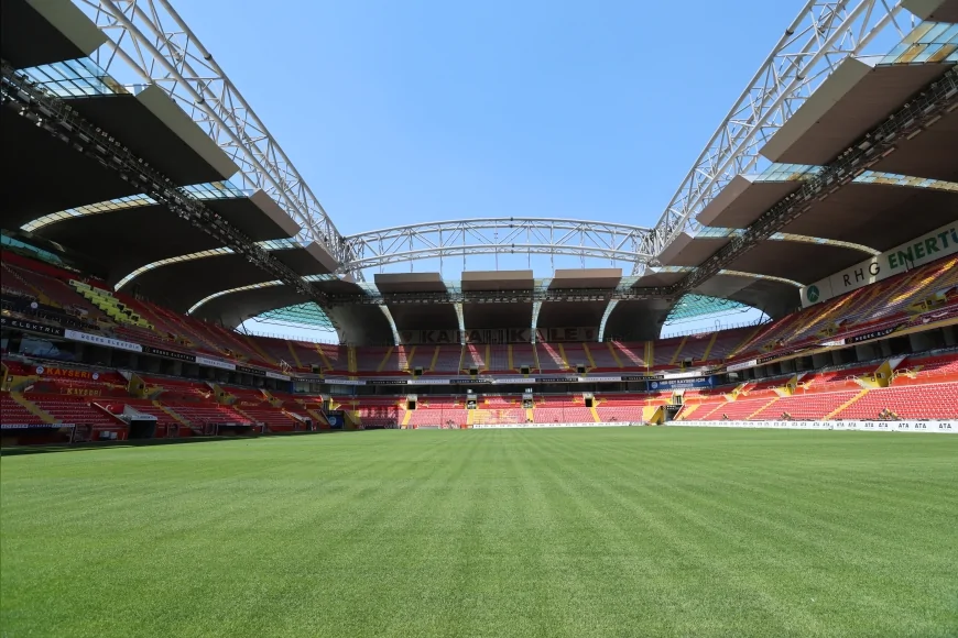 Başkan Büyükkılıç: “RHG Enertürk Enerji Stadyumu Yeni Sezona Hazır, Kayseri Futbola Standart Üstü Sahayla Başlayacak”