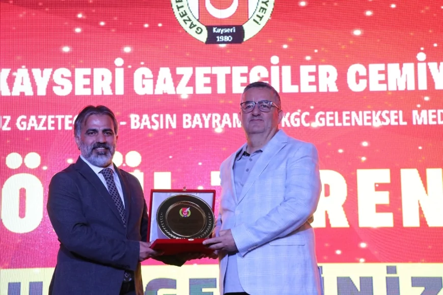 Başkan Memduh Büyükkılıç’a Basın Camiiasından Teşekkür Plaketi: “Kayseri Markasına Olan Katkılarınızdan Dolayı”