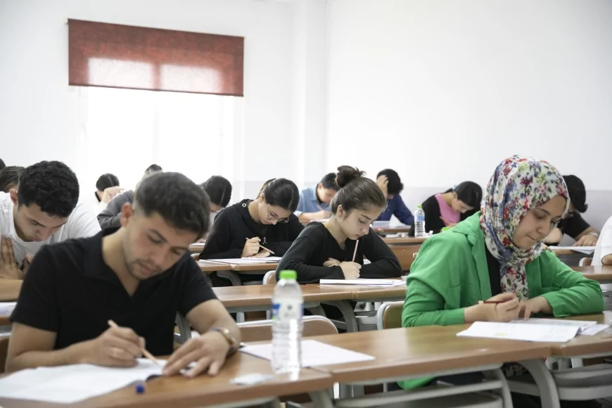 Mersin Büyükşehir’in kurs merkezlerinden YKS başarısı, tercih sürecinde de öğrencilere destek