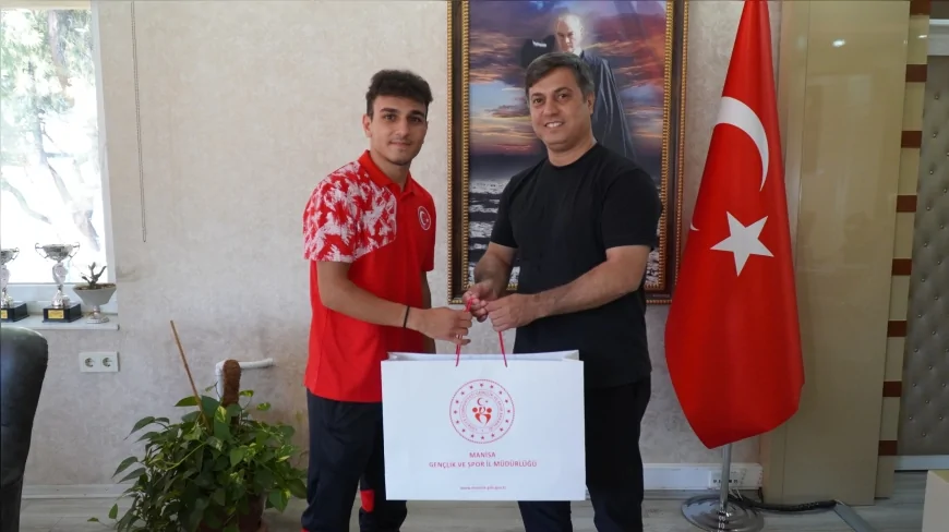 Manisalı milli atlet Buğra Güleryüz’e Balkan üçüncülüğü sonrası İl Müdürü Öztürk’ten tebrik