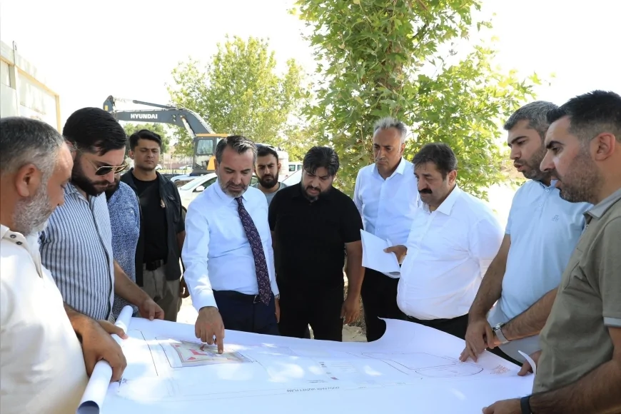 Başkan Şerifoğulları Elazığ’da iki büyük projeyi sahada inceledi: Hazardağlı Kavşağı ve Doğu Park çalışmaları sürüyor