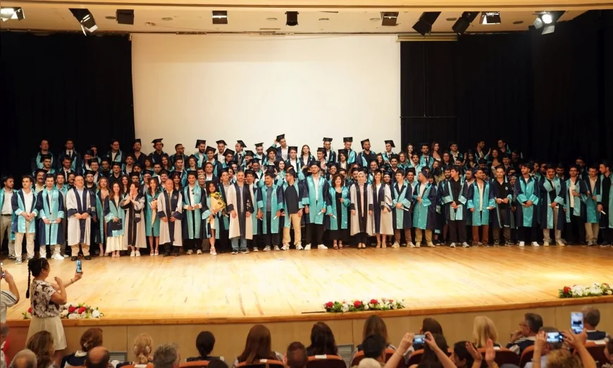 Ege Üniversitesi Mühendislik Fakültesi 40. dönem mezunlarını akademik başarı ve gururla uğurladı