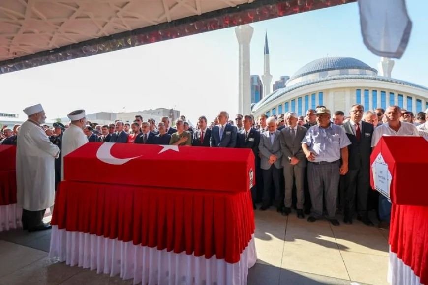 CHP Genel Başkanı Özgür Özel, Eskişehir yangınında şehit olan AKUT gönüllülerinin cenaze törenine katıldı