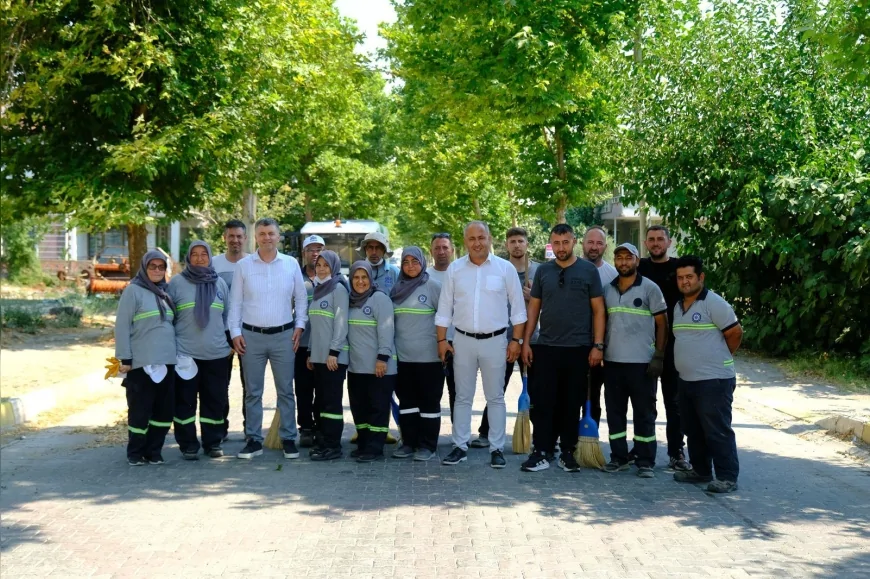 Altıeylül Belediyesi Pamukçu’da 25 Kişilik Ekip ile Kapsamlı Temizlik Çalışması Yaptı