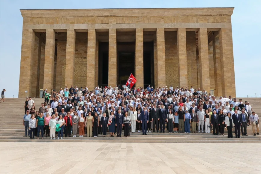 Başkan Erdal Beşikcioğlu, Lozan Barış Antlaşması’nın 102. Yıl Dönümünde Anıtkabir’de Anma Törenine Katıldı