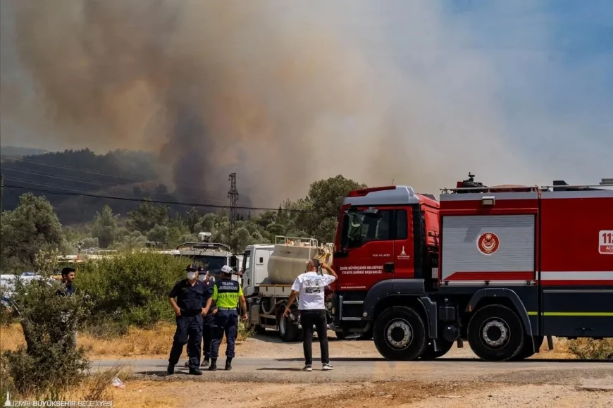 İzmir’in Bornova ve Urla ilçelerinde çıkan yangınlar büyük ölçüde kontrol altına alındı