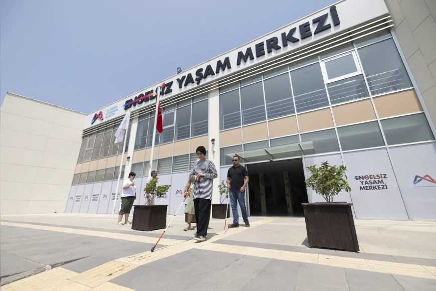 Mersin Büyükşehir’den görme engellilere kapsamlı eğitim: Bağımsız hareket kursuyla hayata engelsiz adım