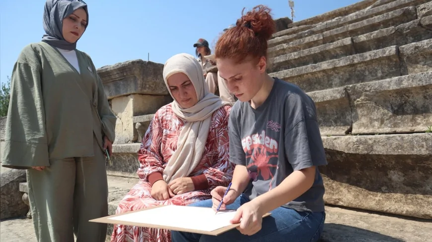 Düzce’de BELMEK yaz kurslarıyla yeni yetenekler keşfediliyor, kursiyerler Antik Tiyatro’yu kara kalemle resmetti